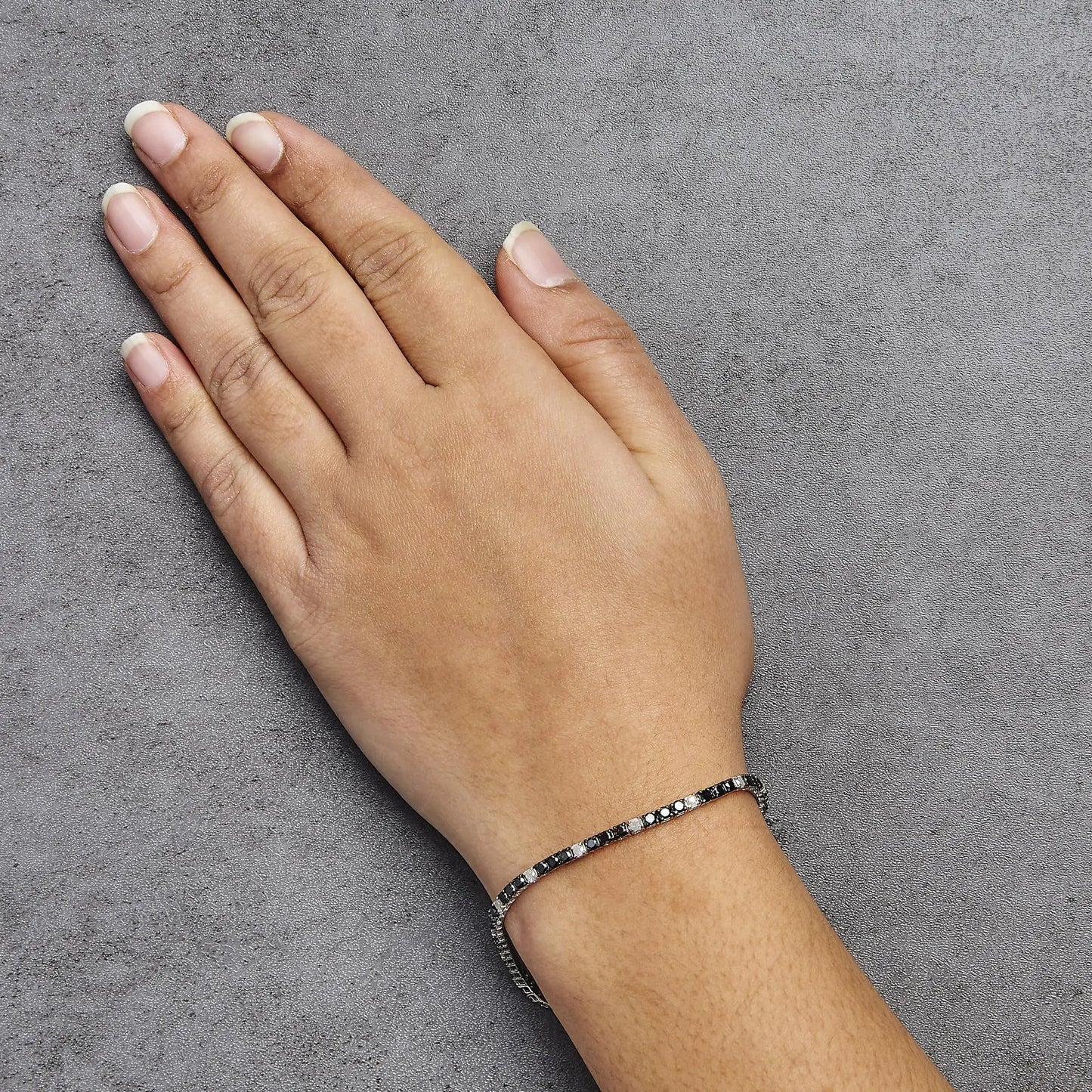 .925 Sterling Silver 4.0 Cttw with Alternating White Diamond and Black Diamond Tennis Bracelet (Black and I-J Color, I3 Clarity) - Size 7.25" Inches