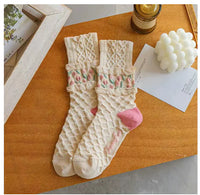 Embossed Tulip Twist